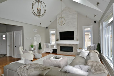 Family room - modern family room idea in Ottawa