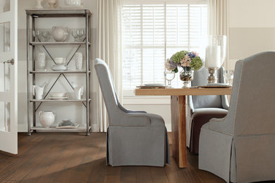 Example of a minimalist living room design in Toronto