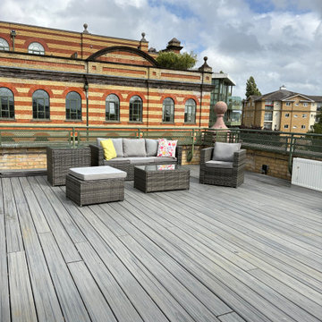 Modern 2-bed Flat with Roof Terrace