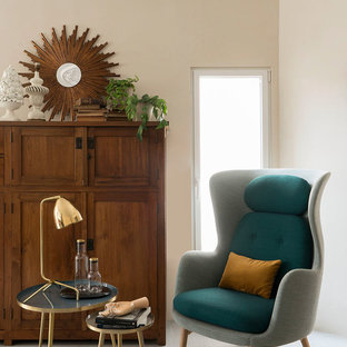 Mittelgroßes, Repräsentatives, Fernseherloses, Offenes Mediterranes Wohnzimmer mit beiger Wandfarbe, Keramikboden und buntem Boden in Barcelona