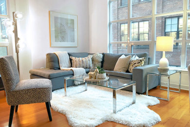 Minimalist living room photo in Toronto
