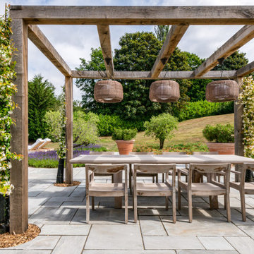 Large Epping Garden with Pool