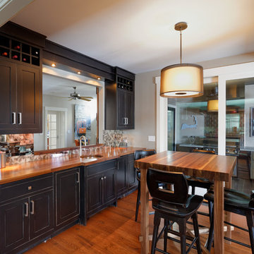 Roanoke Bar + Porch w/ Outdoor Kitchen