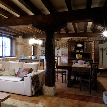 CASA EN ROJAS