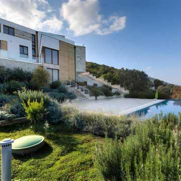 Panoramic Villa: Dual Pools & Boka Bay View
