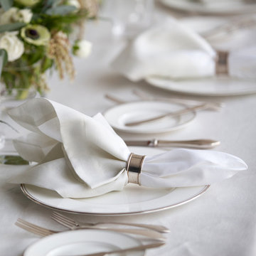 Huddleson - Artistic Contemporary Table Linens