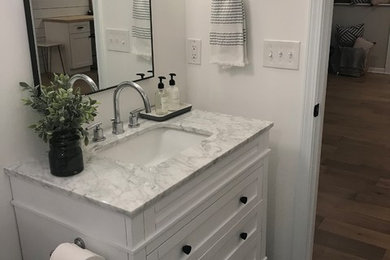 Bathroom - bathroom idea in Chicago