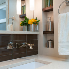 mom's master bathroom