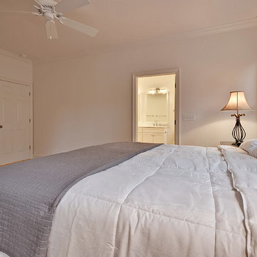 Another room with a private bath! Lot's of privacy in this home. Perfect for vac