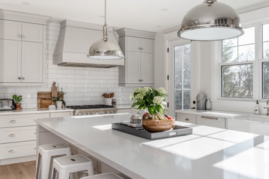Example of a cottage kitchen design in Toronto