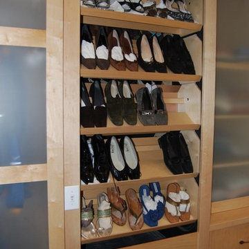 Motor Driven Shoe Carousel With Revolving Shelves