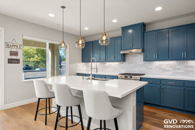 Example of a kitchen design in Sacramento