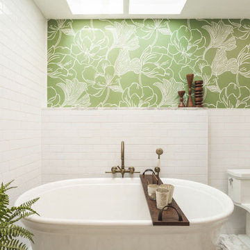 Issaquah/Sammamish, WA  - Wallpaper luxury master bathroom by DHC 2022