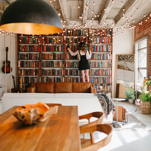 Ispirazione per un piccolo soggiorno industriale stile loft con libreria, pavimento in cemento, TV nascosta, pavimento bianco, pareti rosse e nessun camino