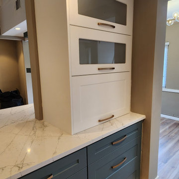 Beautiful Modern Kitchen Remodel Done in Two-Tone Color Cabinets