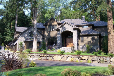Inspiration for a timeless porch remodel in Portland