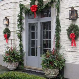 Design ideas for a mid-sized traditional front yard partial sun garden for winter in Chicago with a container garden and natural stone pavers.