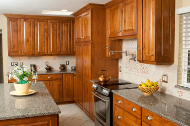 Transitional kitchen photo in Atlanta