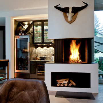 Offener Holzkamin in romantisch, rustikalem Ambiente