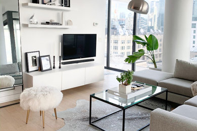 Home design - small modern home design idea in Toronto