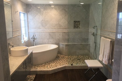 Bathroom - modern bathroom idea in Los Angeles