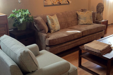 Example of a minimalist living room design in San Francisco