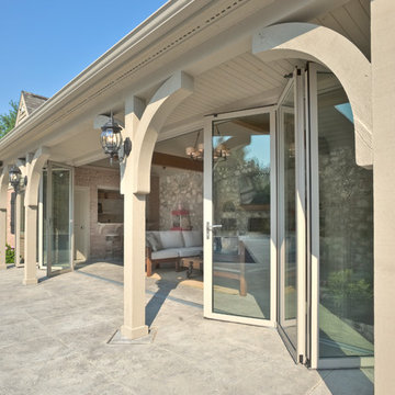 Complimentary Pool House