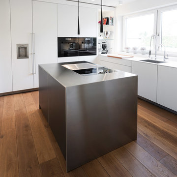 Monoblock aus Edelstahl als Kochinsel