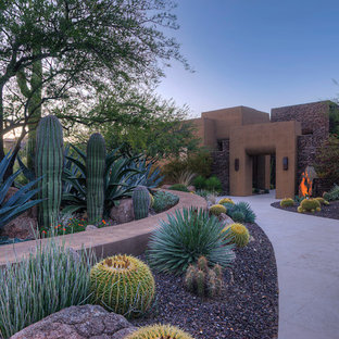 Inspiration pour un grand jardin désertique avant sud-ouest américain avec du gravier et une exposition partiellement ombragée.