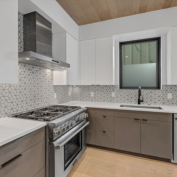 707 E Live Oak
