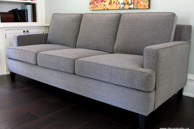 Example of a classic family room design in Toronto