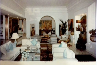 Example of a trendy home design design in Mumbai