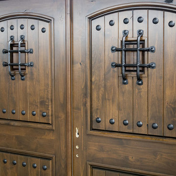sw83 knotty alder door
