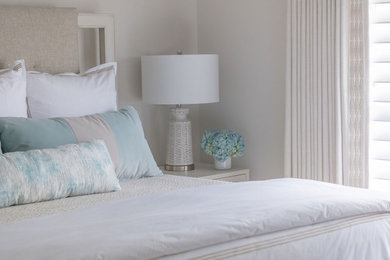 Bedroom - transitional bedroom idea in Jacksonville
