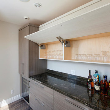 Beach Condo- Top Balcony Drybar and Storage