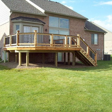 TREX TRANSCENDS VINTAGE LANTERN COLOR with cedar railing system