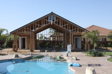 Pool House/Kitchen/Bathroom/Storage
