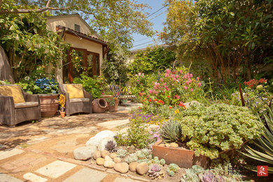 Photo of a mediterranean landscaping in Los Angeles.