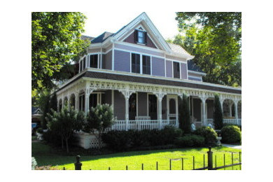 Example of a classic exterior home design in Wichita