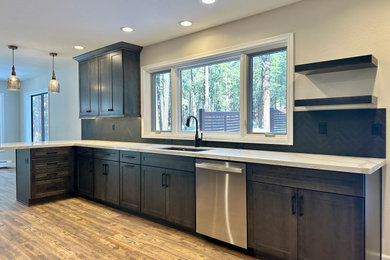 Example of a minimalist kitchen design in Phoenix