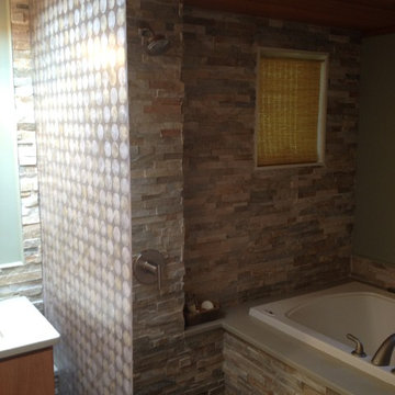 Lois Bathroom