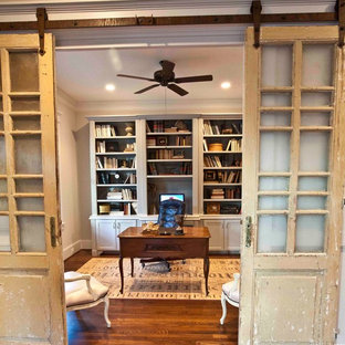 Klassisk inredning av ett arbetsrum