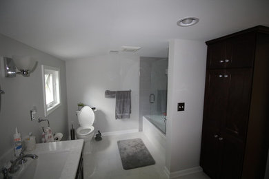 Inspiration for a timeless bathroom remodel in Detroit