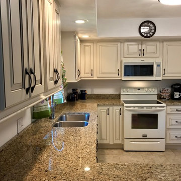 Geneseo Remodel Koch Cabinets Painted Pearl Umber Glaze Venetian Gold Granite