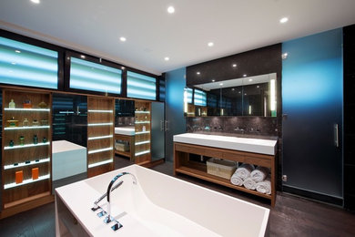 サセックスにあるコンテンポラリースタイルのおしゃれな浴室の写真