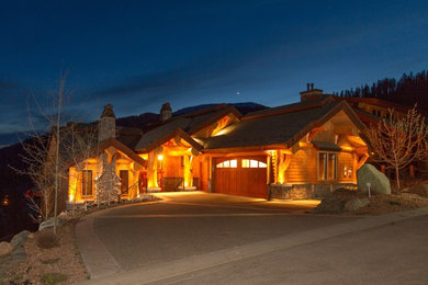 Mountain style exterior home photo in Vancouver