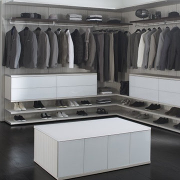 Modernist Walk-In