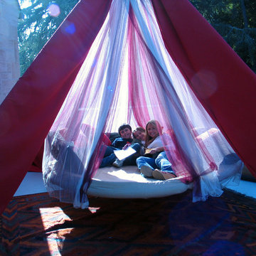 Outdoor Floating Bed with Aluminum Telescoping Leg Stand for Portability