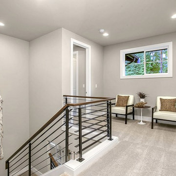 Greater Seattle Area | San Tropez B Upstairs Landing