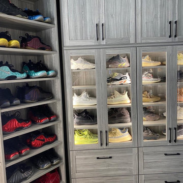 Deluxe Shoe Closet